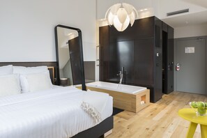 Junior Suite, 1 King Bed, Hot Tub, City View | Premium bedding, minibar, in-room safe, desk - Livris Hotel (Zagreb)