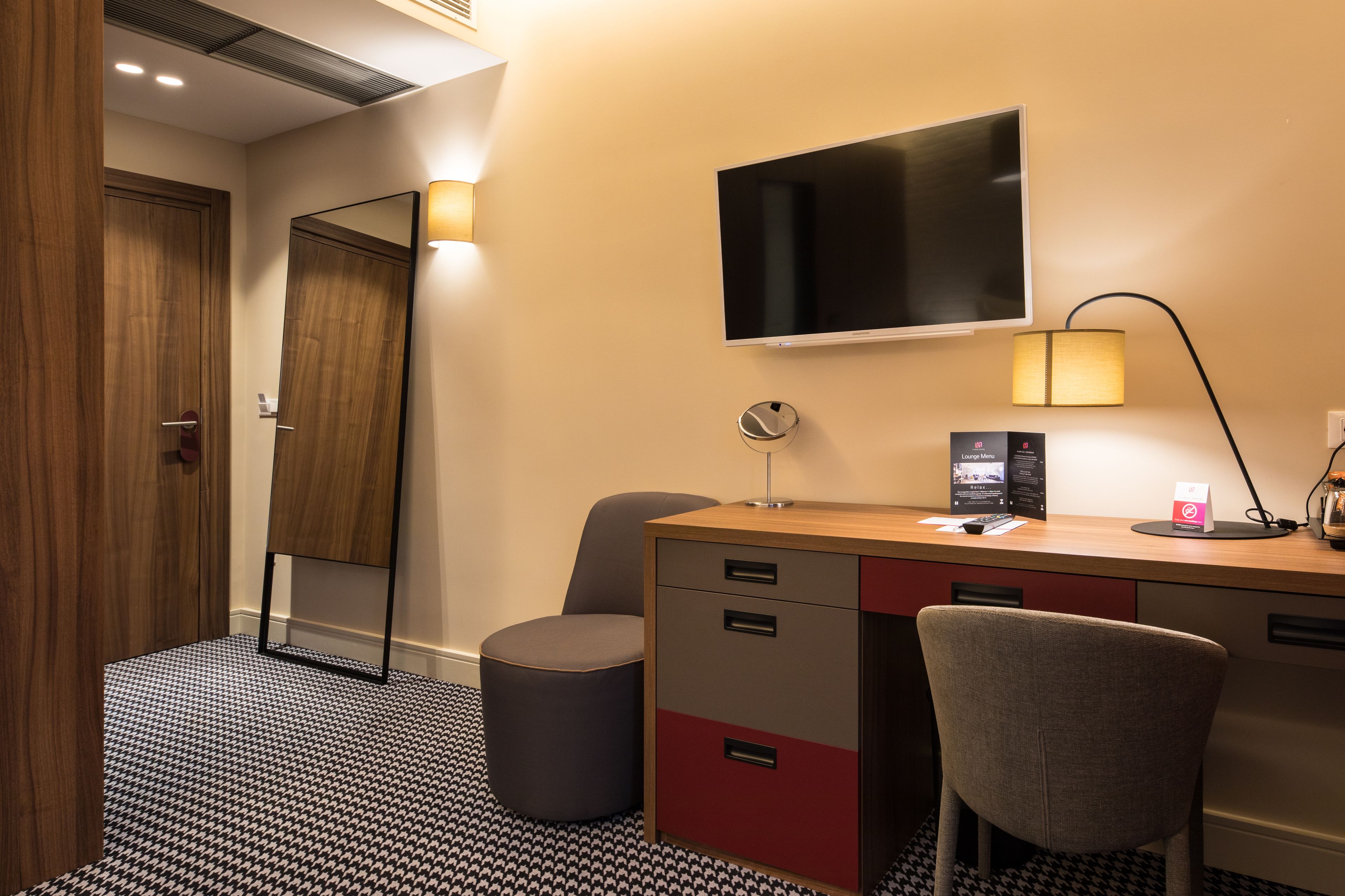 standard double or twin room, annex building (no elevator) | premium bedding, minibar, in-room safe, desk