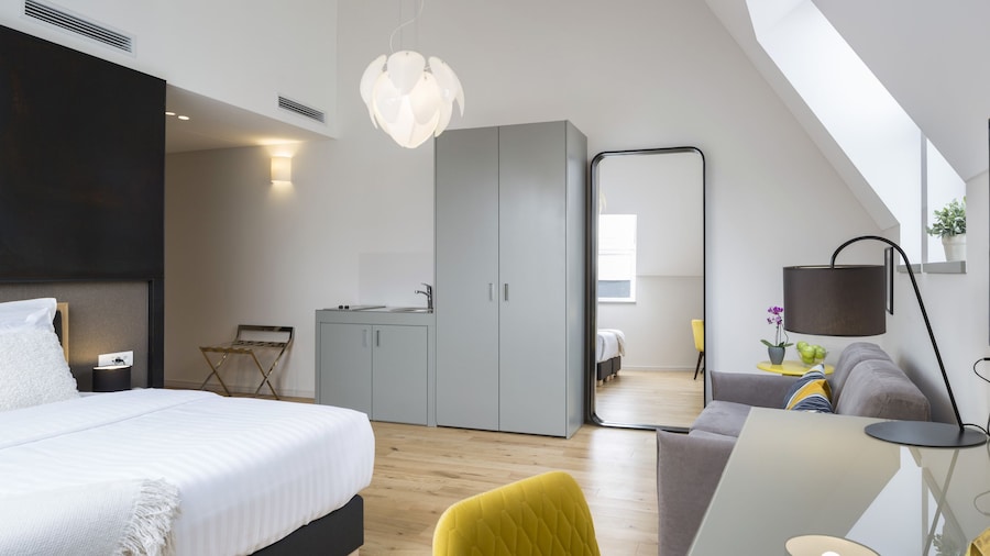 Livris Hotel