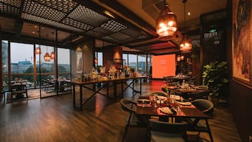 3 restaurants, breakfast, lunch served; local and international cuisine