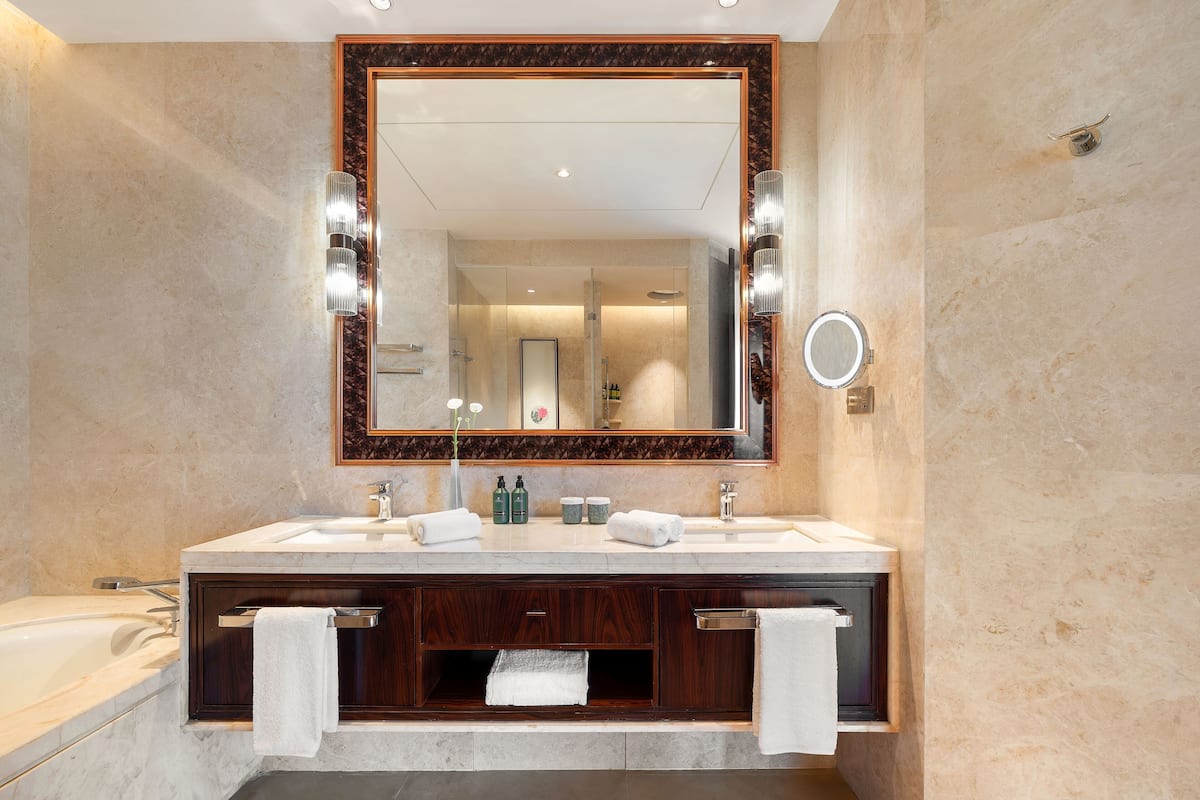 separate bathtub and shower, deep-soaking bathtub, rainfall showerhead