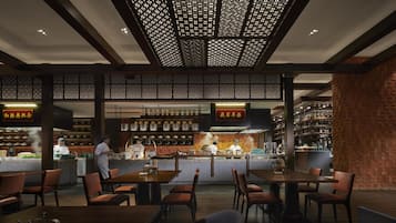 Daily buffet breakfast (CNY 128 per person)