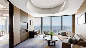 1 bedroom, premium bedding, minibar, desk