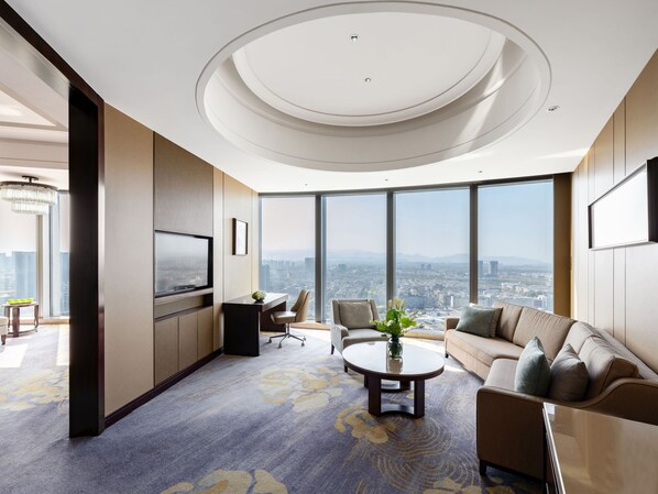 1 bedroom, premium bedding, minibar, desk