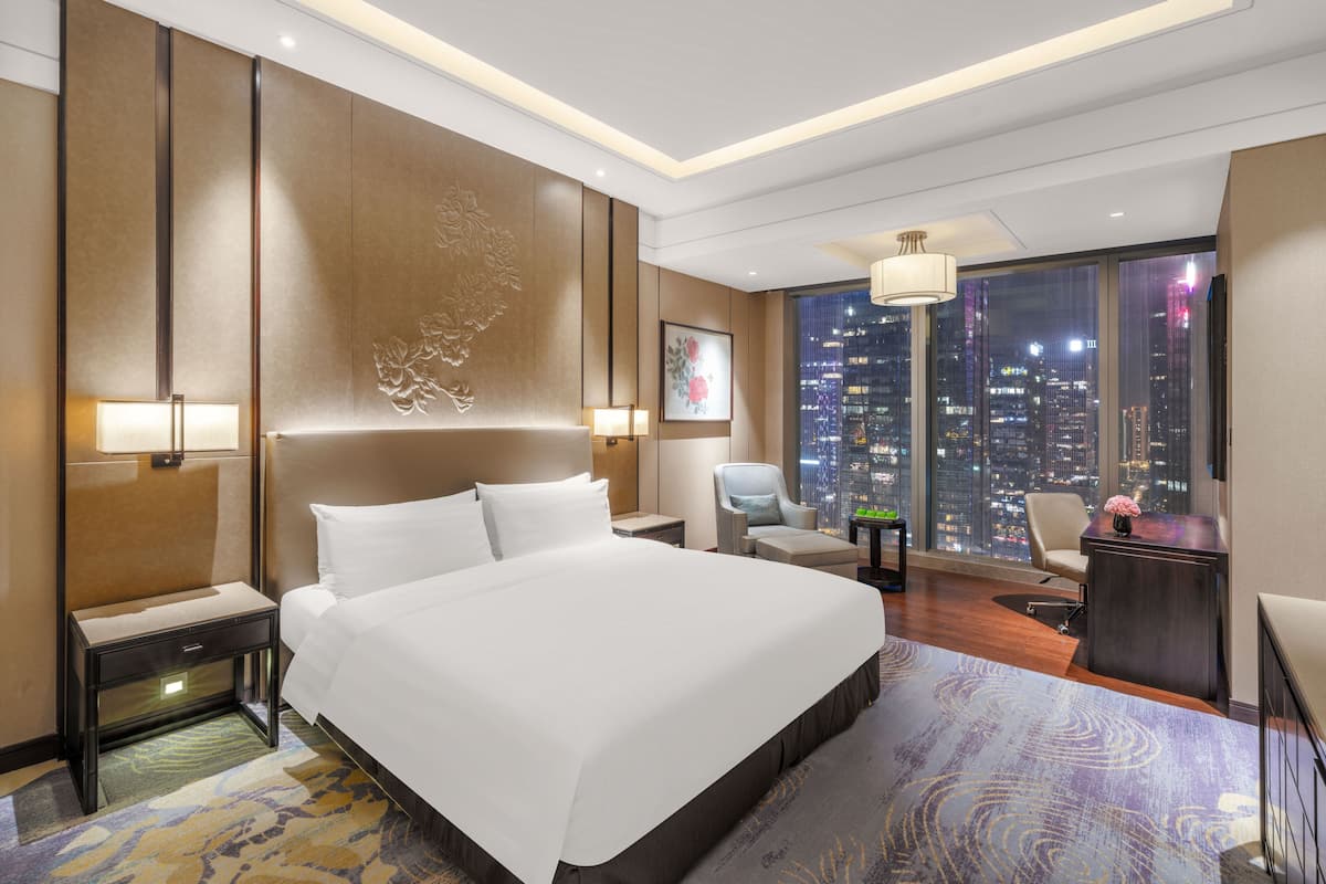 deluxe king room | 1 bedroom, premium bedding, minibar, desk