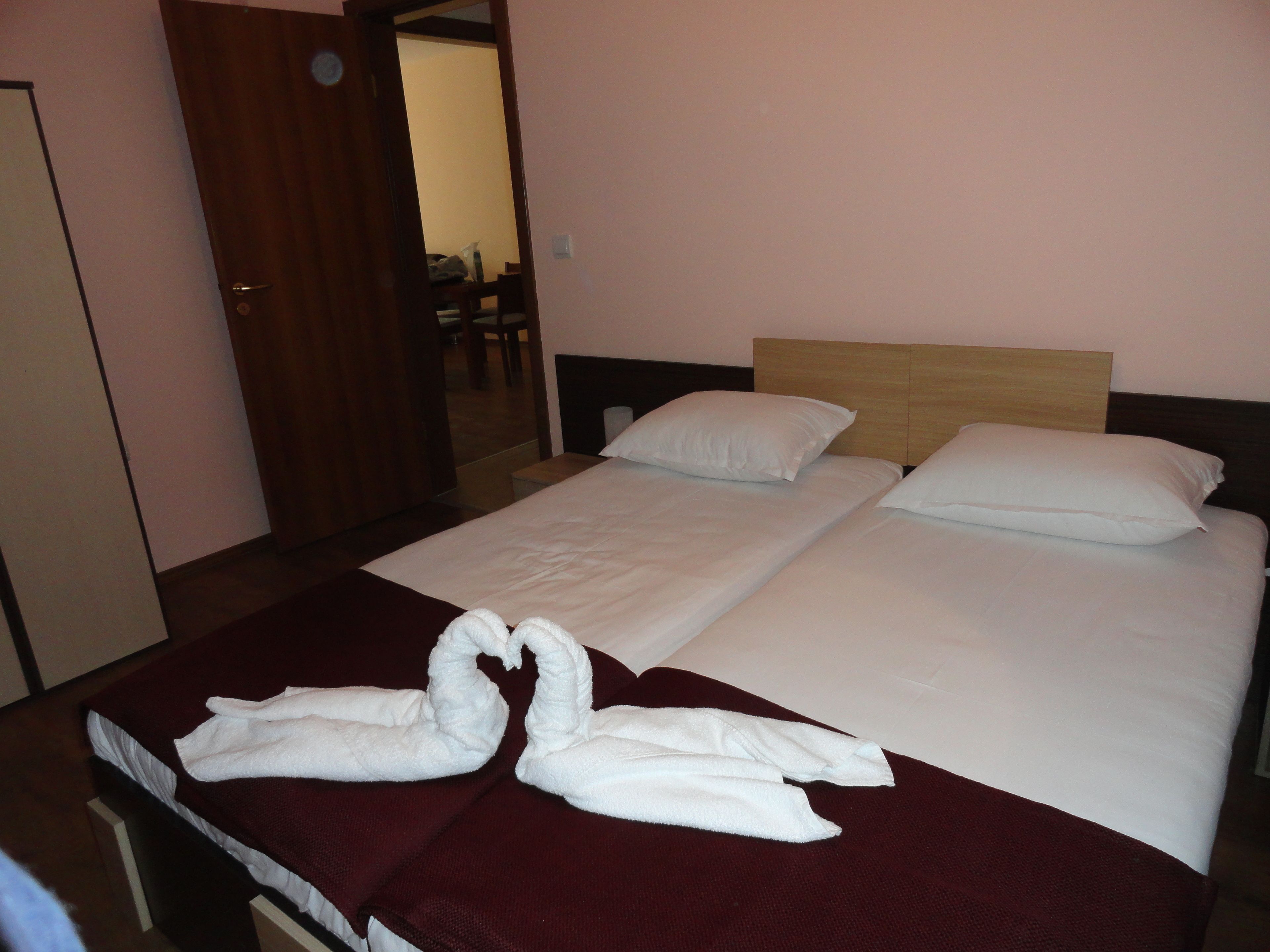 Appartement | Coffres-forts dans les chambres, bureau, fer et planche à repasser