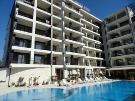 Outdoor pool, sun loungers