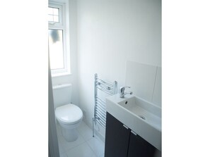 Chambre Double ou avec lits jumeaux, salle de bains attenante, vue jardin (Room 1) | Salle de bain