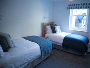 Chambre Double ou avec lits jumeaux, salle de bains attenante, vue jardin (Room 1)