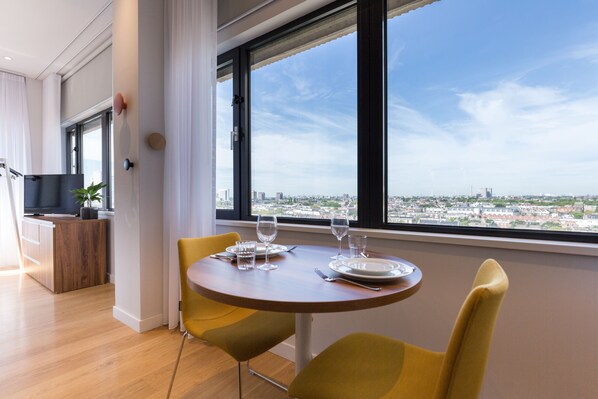 Apartment, 1 Bedroom | In-room dining