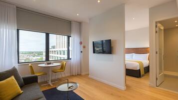 Appartement, 1 slaapkamer | Woonruimte | Een flatscreentelevisie