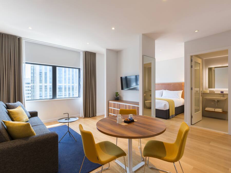 Superior appartement, 1 slaapkamer | Woonruimte | Flatscreentelevisie