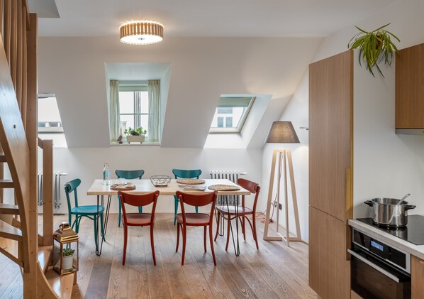 Two Bedroom Apartment Duplex Cone | Opções para refeição no quarto