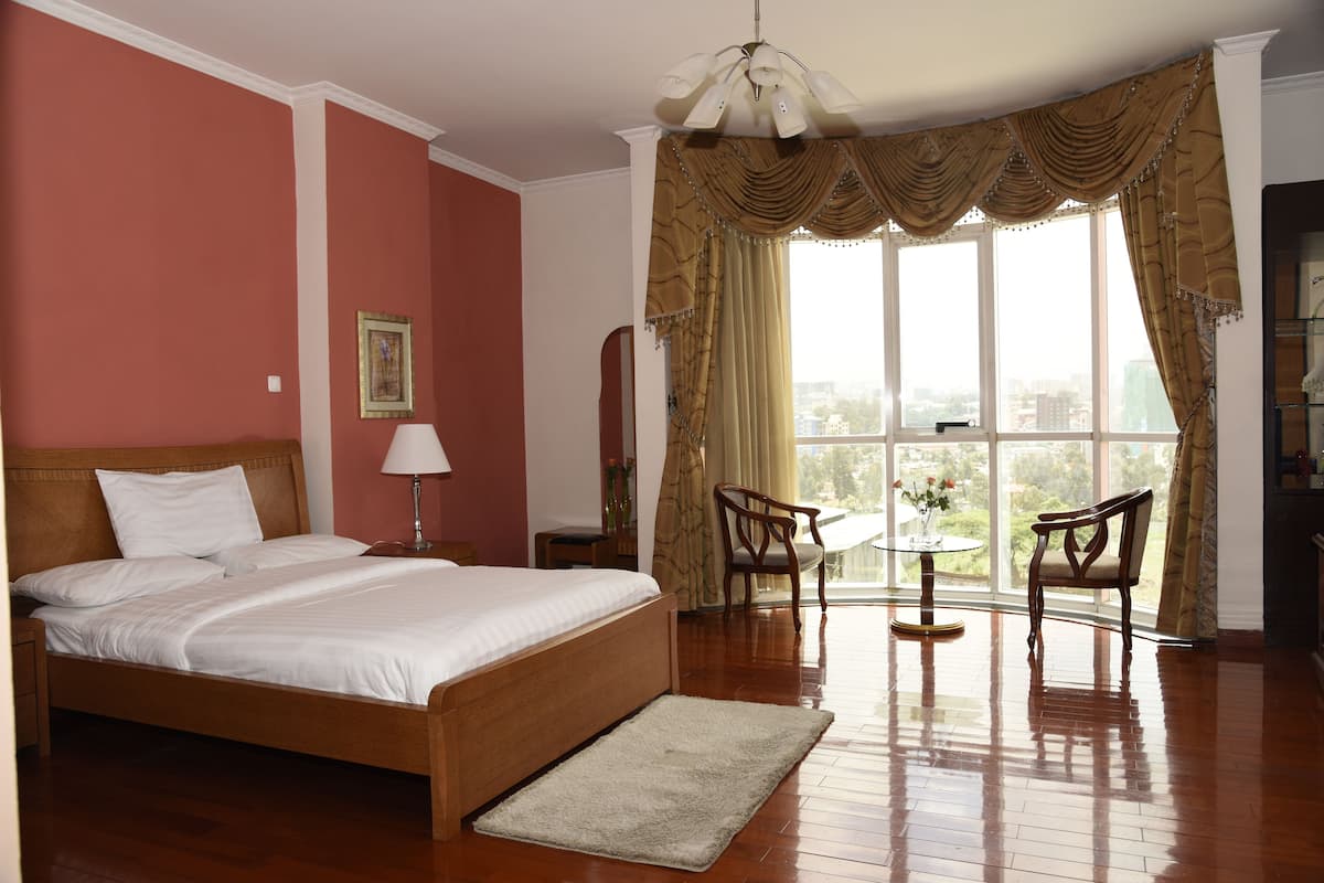 Studio Suite | Egyptian cotton sheets, premium bedding, down duvets, pillow-top beds