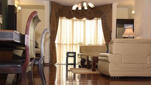 Luxury Apartment, 2 Bedrooms | Ruang tamu