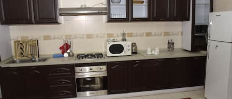 Kamar Double Eksekutif, 2 kamar tidur | Dapur pribadi | Lemari es, microwave, oven, dan kompor