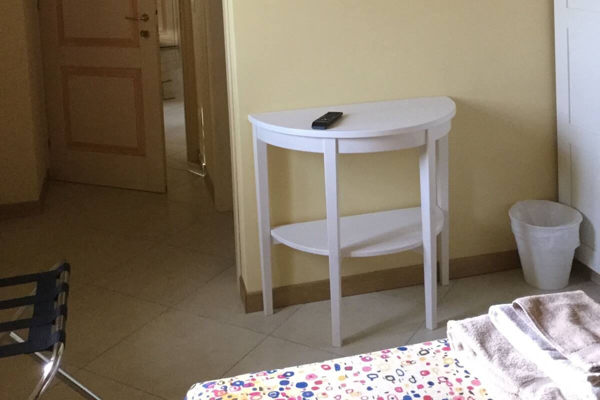 Single Room | In-room safe, individually decorated, individually furnished, desk