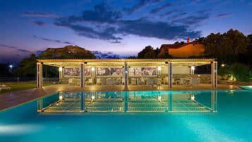 Poolside bar