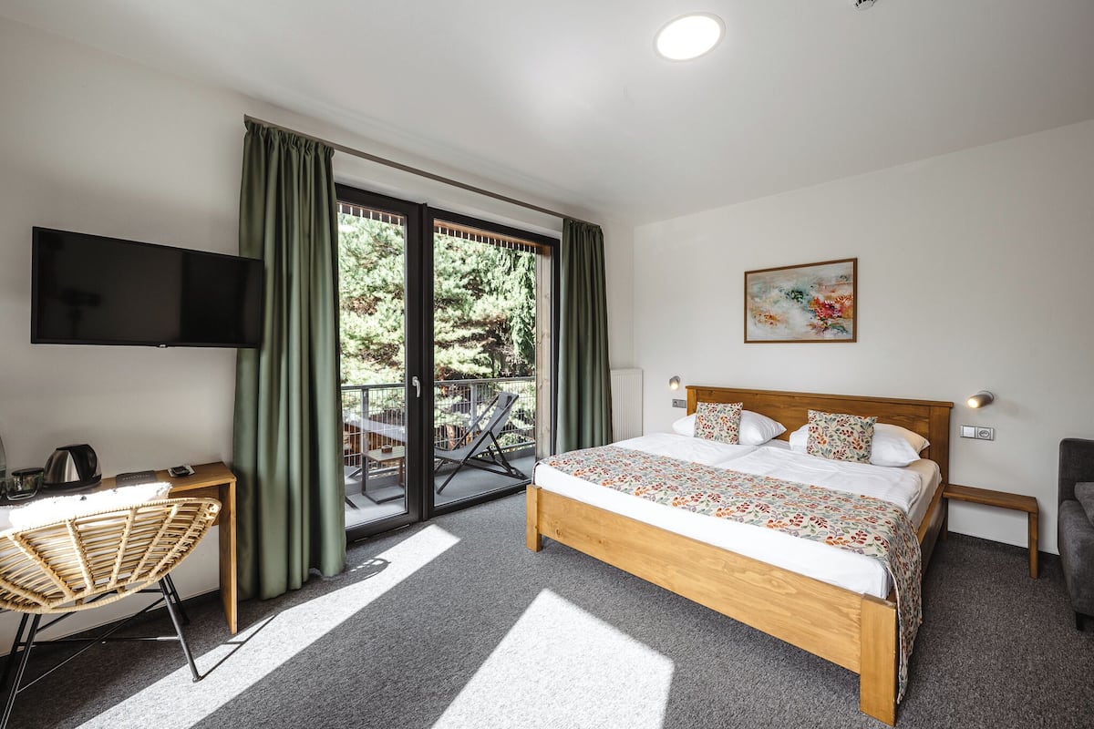 In-room safe, desk, free WiFi, bed sheets