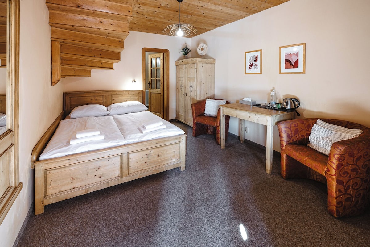 Economy-Doppelzimmer | Zimmersafe, Schreibtisch, kostenloses WLAN, Bettwäsche