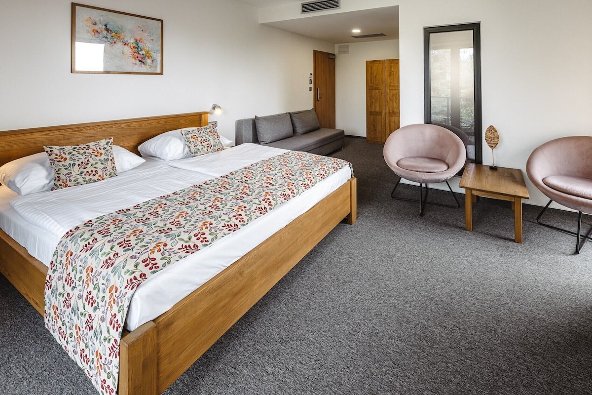 Caja de seguridad en la habitación, escritorio y wifi gratis