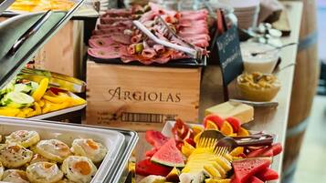 Daily buffet breakfast (EUR 11 per person)