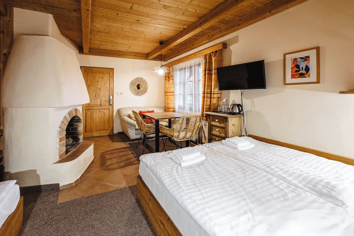 Comfort Two-Bedroom Suite | Zimmersafe, Schreibtisch, kostenloses WLAN, Bettwäsche