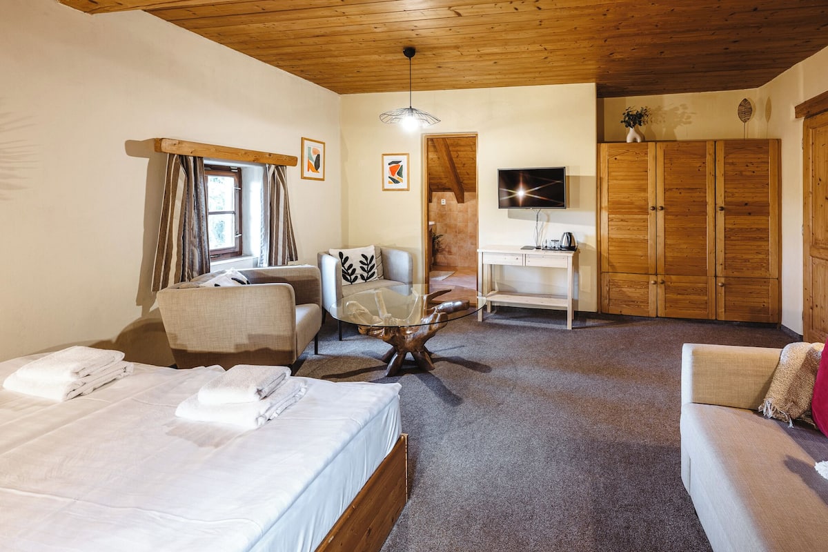In-room safe, desk, free WiFi, bed sheets