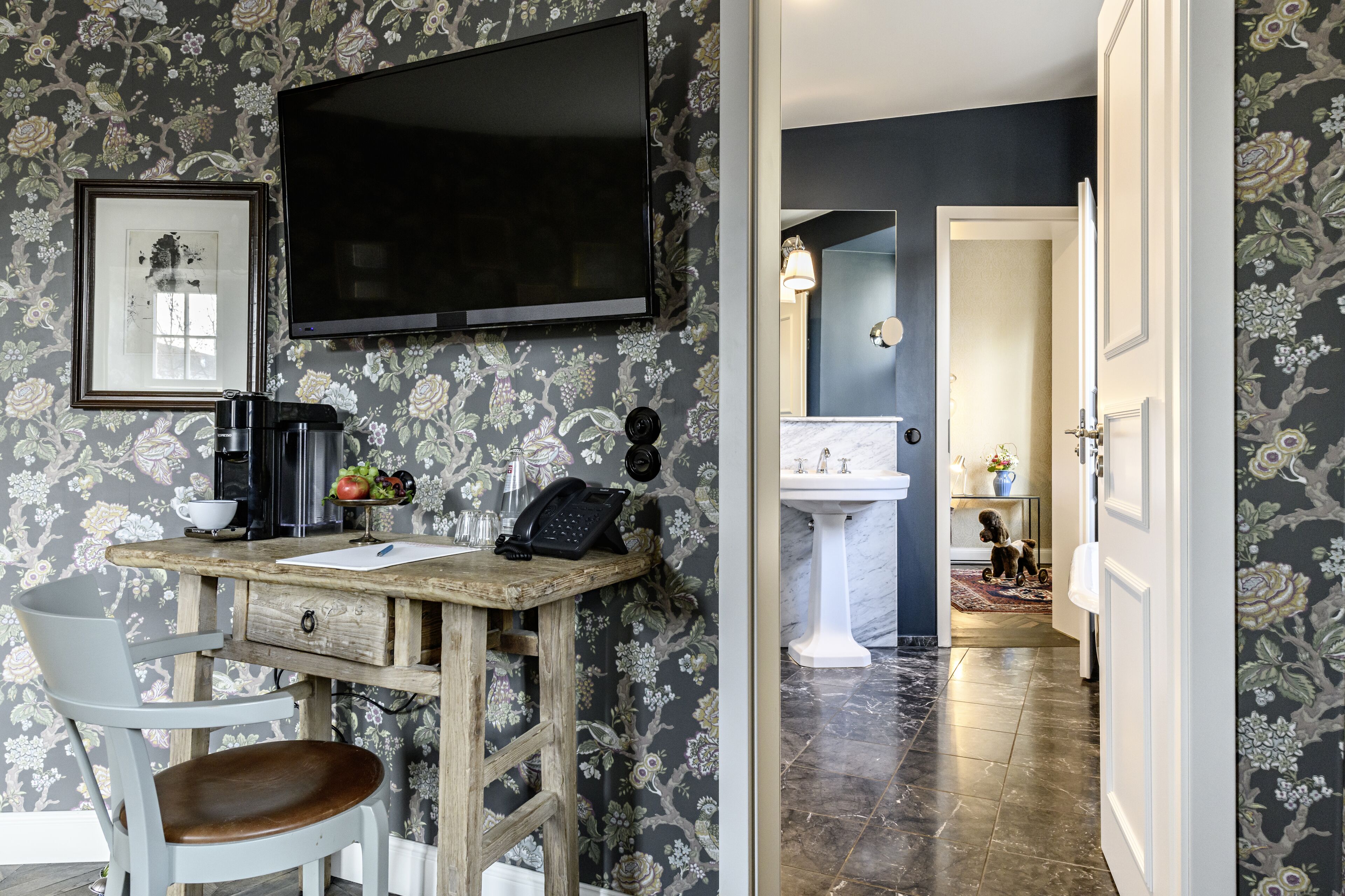 suite, 1 bedroom | bathroom | shower, free toiletries, hair dryer, towels