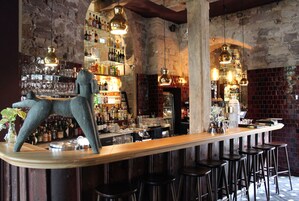 Bar (in der Unterkunft)
