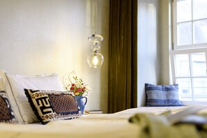 Suite – gallery, 1 soverom | Allergitestet sengetøy, skrivebord, blendingsgardiner og lydisolert