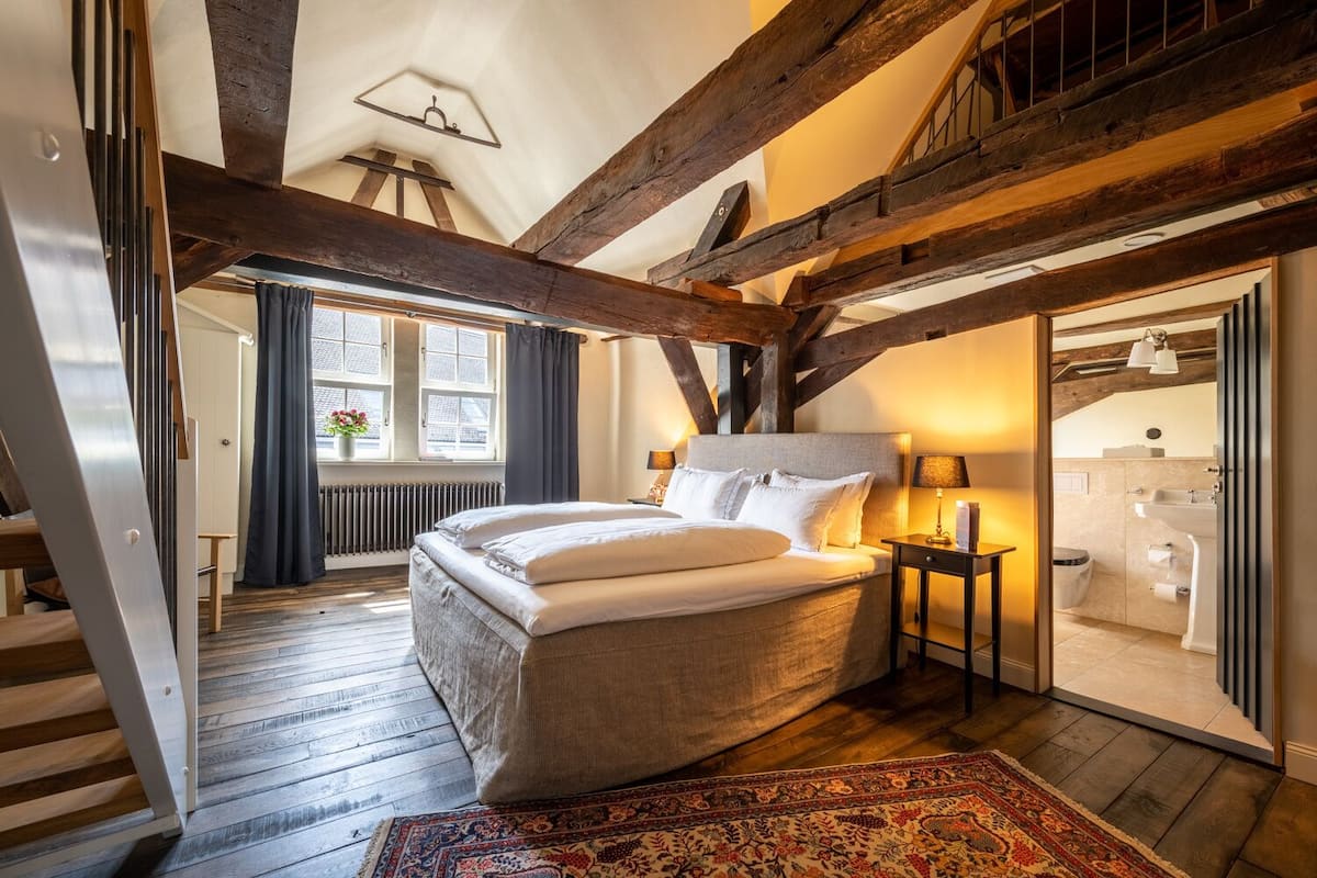 gallery suite, 1 bedroom | 1 bedroom, hypo-allergenic bedding, desk, blackout curtains