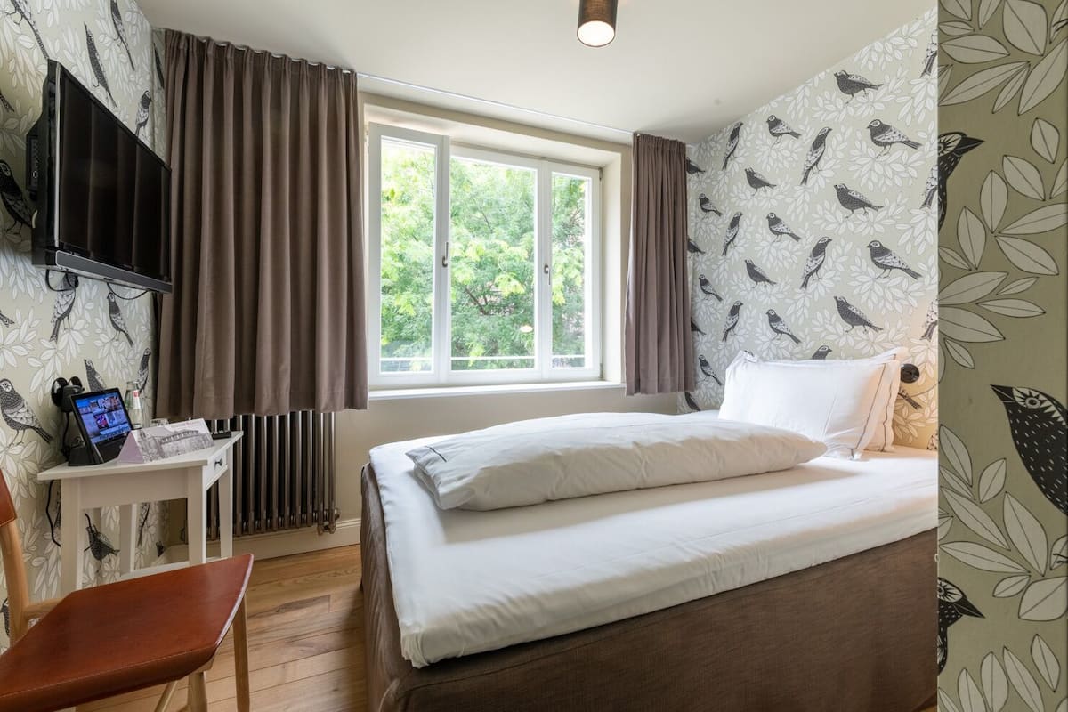 Comfort enkelrum | 1 sovrum, allergitestade sängkläder, skrivbord och mörkläggningsgardiner