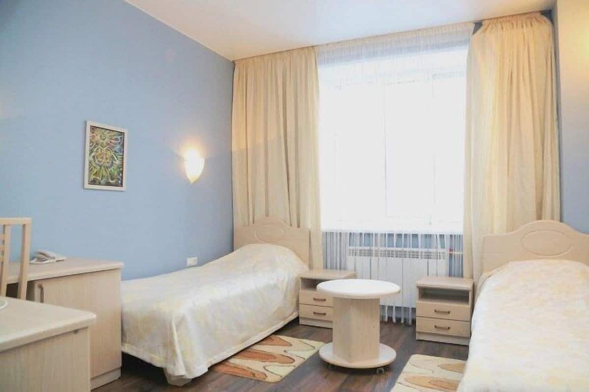 Standard Single Room | Minibar, desk, laptop workspace, iron/ironing board