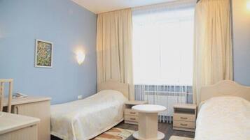 Standard Single Room | Bar mini, meja, ruang kerja komputer riba, seterika/papan seterika