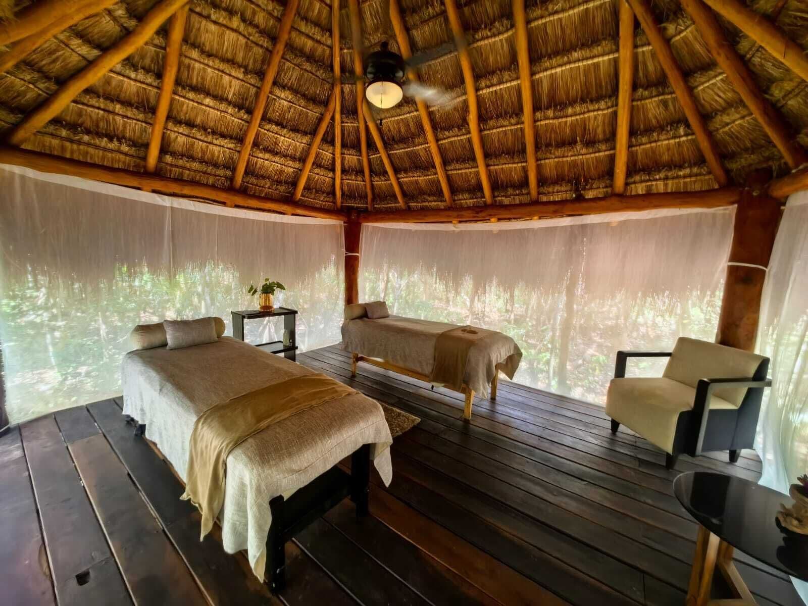 Sauna, tina de hidromasaje, baño de vapor y tratamientos corporales 