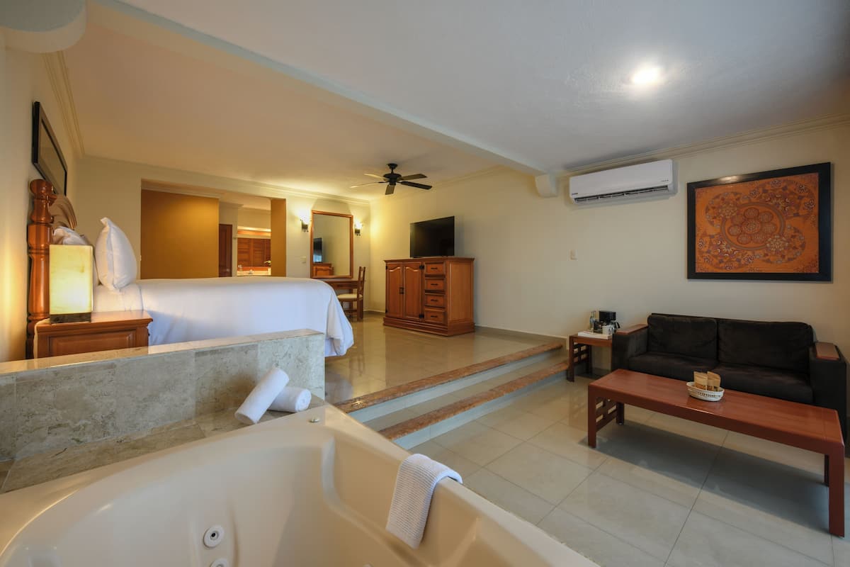 Free minibar, in-room safe, desk, laptop workspace