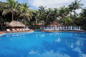 4 outdoor pools