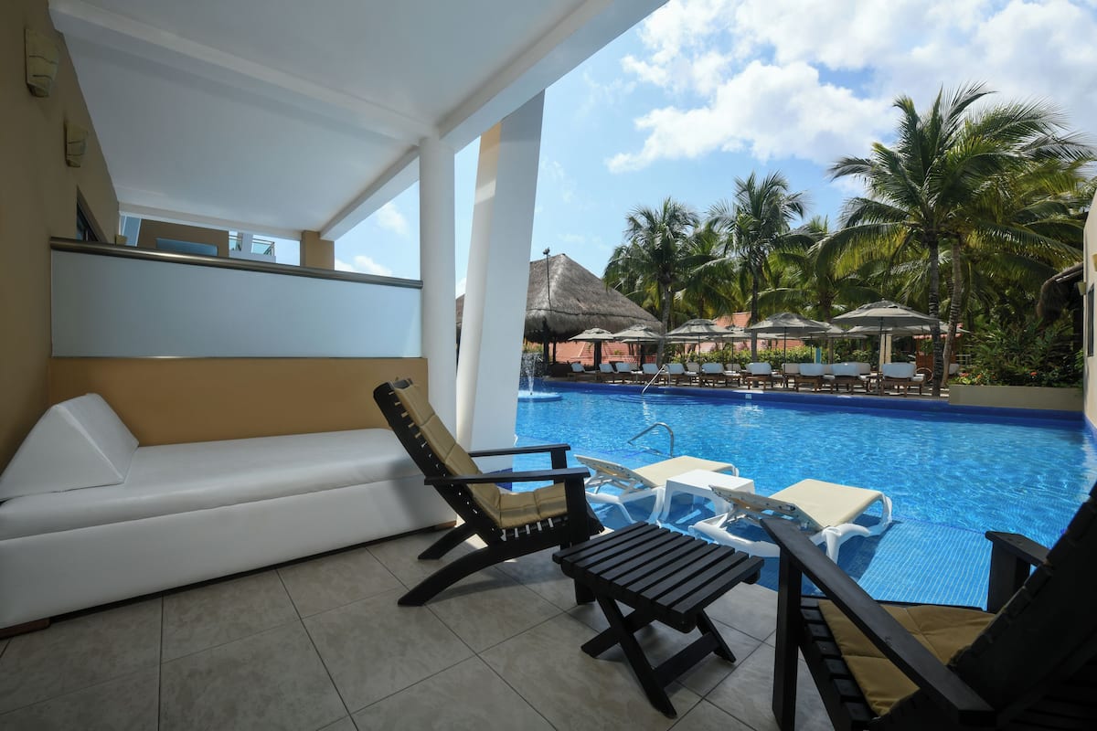 PREMIUM SWIM UP JUNIOR SUITE | Articles de minibar gratuits, coffre-fort, bureau