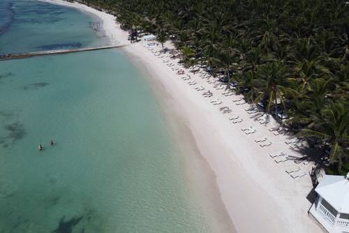 Private beach, white sand, beach volleyball, 2 beach bars