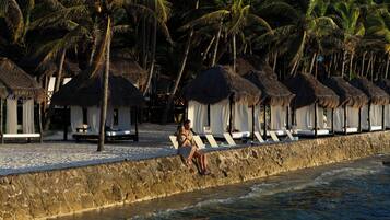 Private beach, white sand, beach volleyball, 2 beach bars