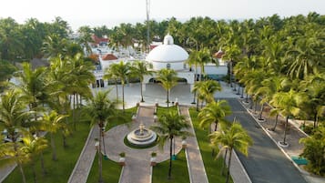 Vista frontal de la propiedad