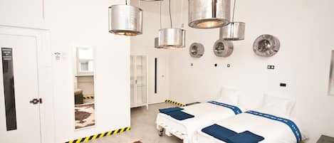 Twin Room, Ensuite | Individually decorated, individually furnished, desk, rollaway beds