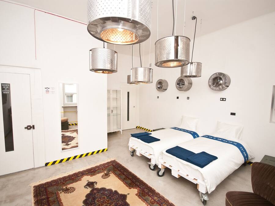 Twin Room, Ensuite | Dihias secara berasingan, dilengkapkan perabot secara berasingan, meja