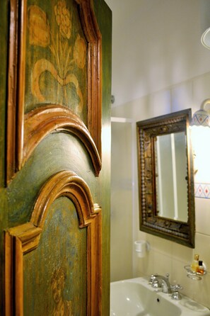 アパートメント 2 ベッドルーム シービュー (Via Monsignor Saverio, 5) | バスルーム | タオル