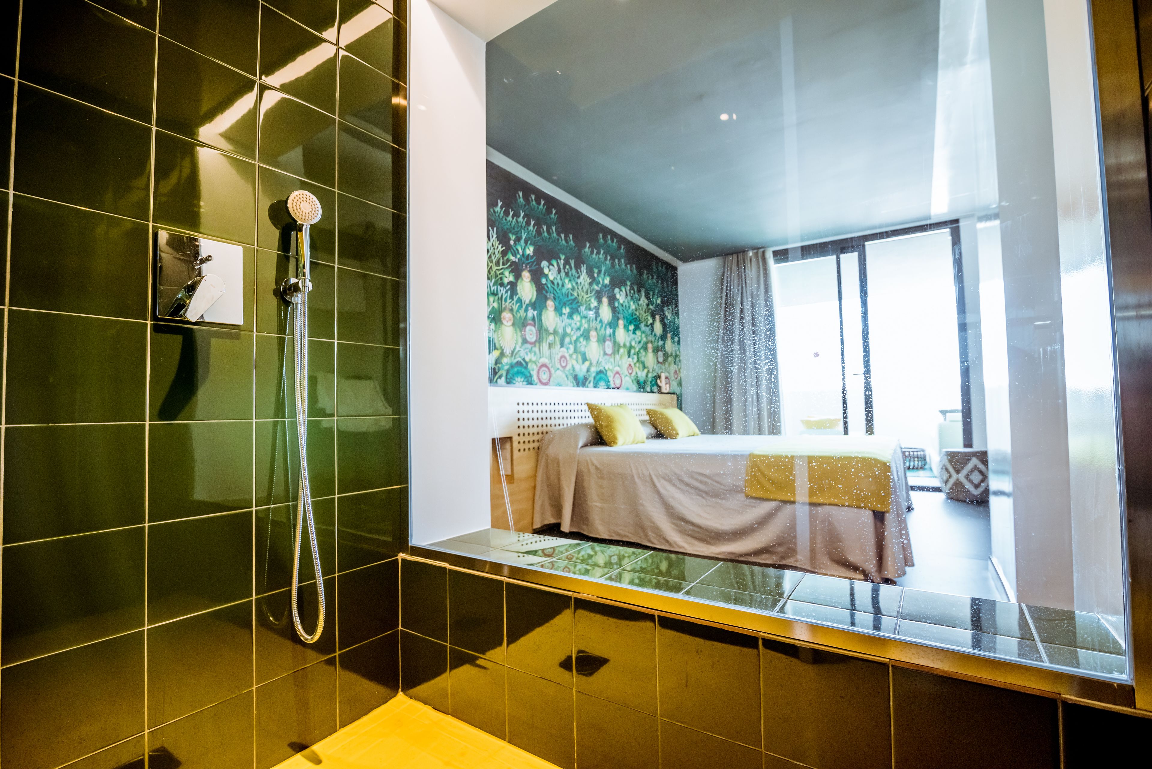 Deluxe Double Room with Pool View | Baño | Regadera y secadora de cabello 