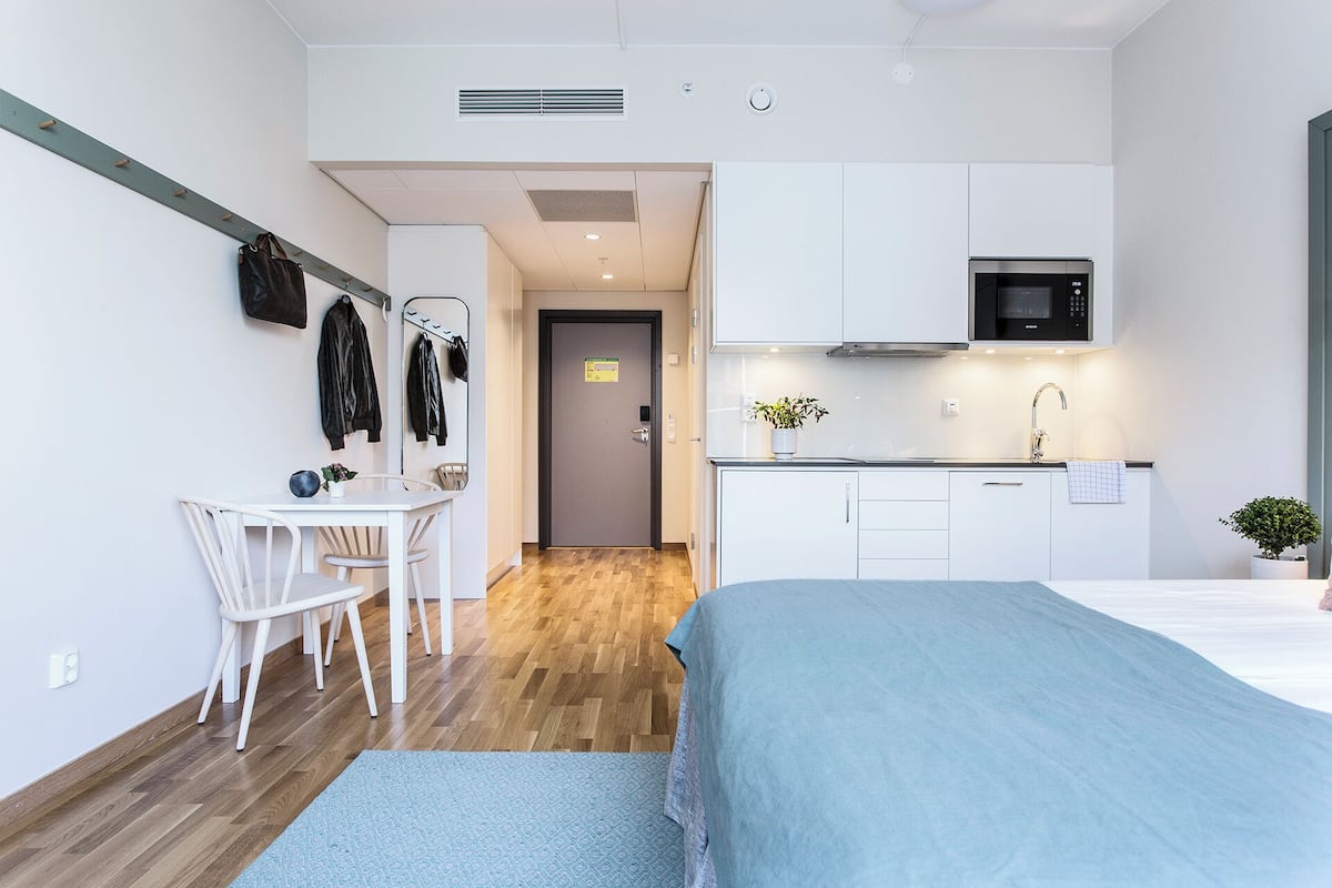 Studio (Medium) without TV | Blackout drapes, iron/ironing board, free WiFi, bed sheets