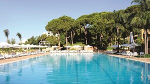 Indoor pool, 2 outdoor pools - Country Lodge Hotel & Resort (Majzoub)