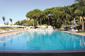 Indoor pool, 2 outdoor pools - Country Lodge Hotel & Resort (Majzoub)