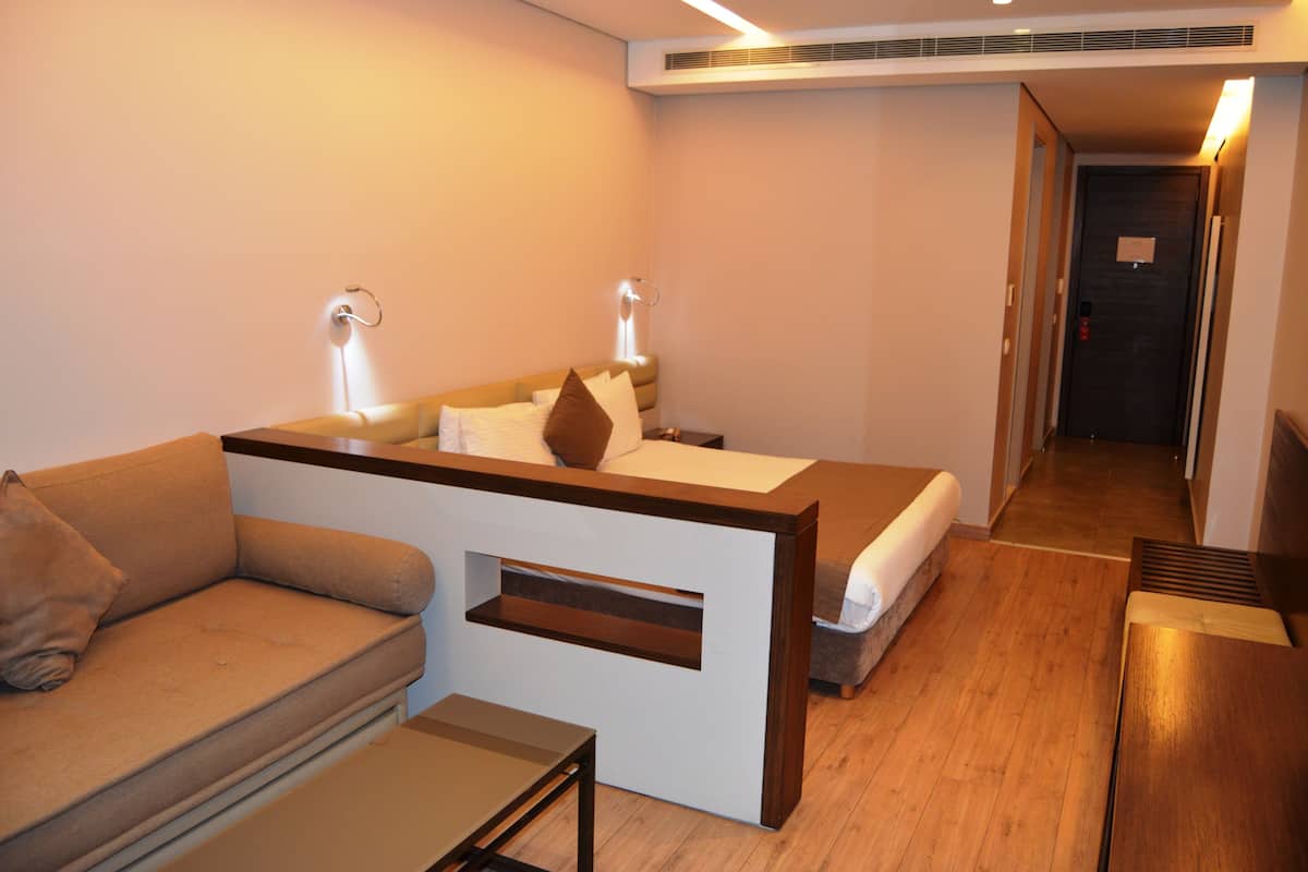 Studio | Living area | Flat-screen TV